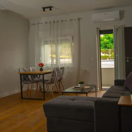 Neli Apartman *