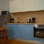 Neli Apartment *
