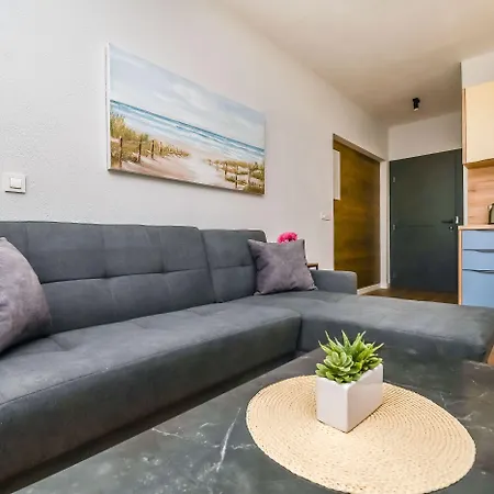 Neli Apartment